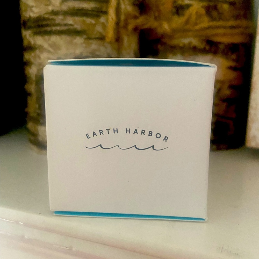 Earth Harbor GLOW JUICE. Refining enzyme mask. Brand new.